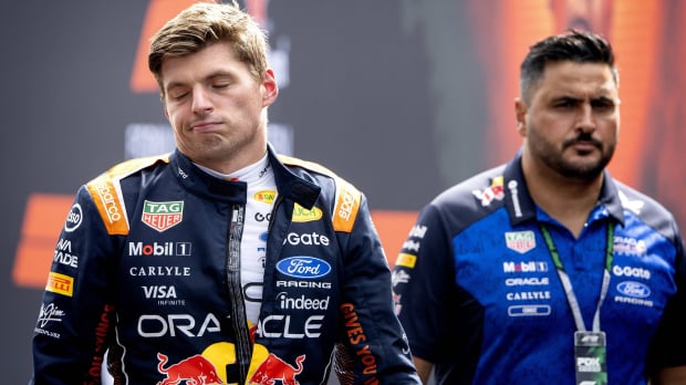 A disappointed Max Verstappen after a huge crash at the Dutch Grand Prix — Foto: © IMAGO
