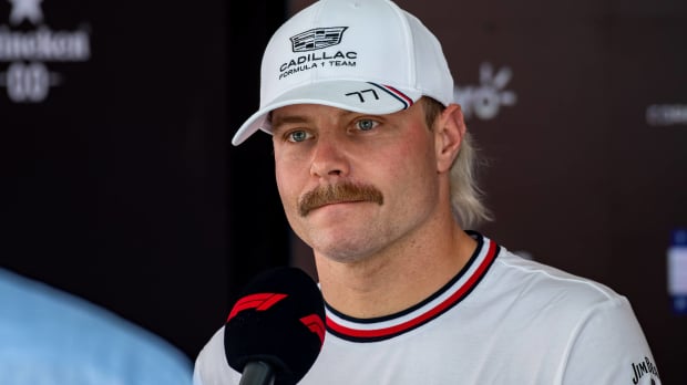 Bottas being interviewed — Foto: © IMAGO