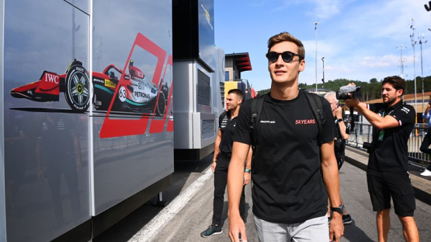 Russell, paddock 