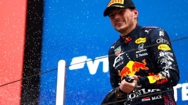 Verstappen viert tweede plek in Rusland.