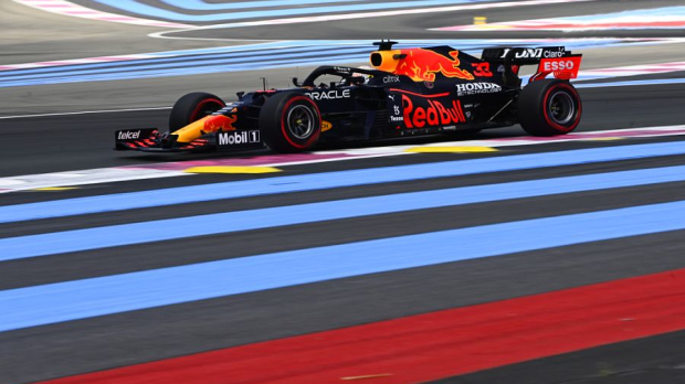 Max Verstappen in actie op Circuit Paul Ricard.