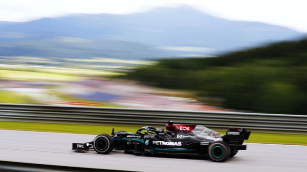 Lewis Hamilton in actie op de Red Bull Ring.