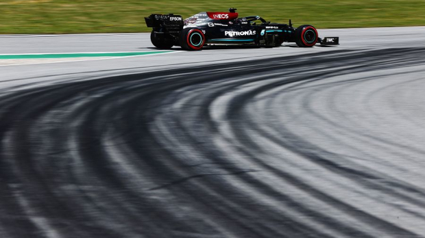 Hamilton in his Mercedes in Austria — Foto: © LAT Images