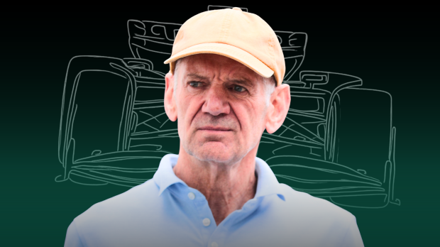 Adrian Newey in front of a sketch of an F1 car — Photo: © IMAGO