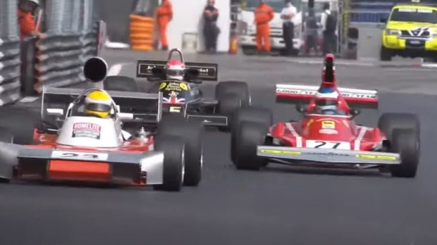 Jean Alesi (rechts) in de oude Ferrari voordat hij crasht. — Foto: © LAT Images