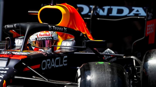 Max Verstappen crasht in VT3