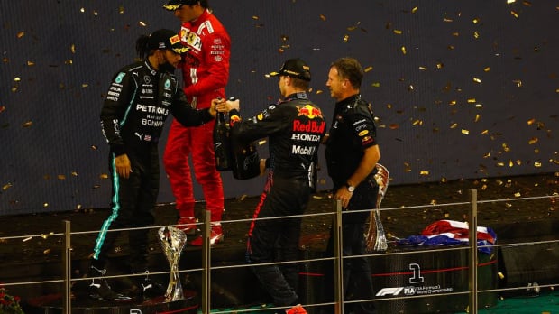 Carlos Sainz, Max Verstappen, Lewis Hamilton — Foto: © LAT Images