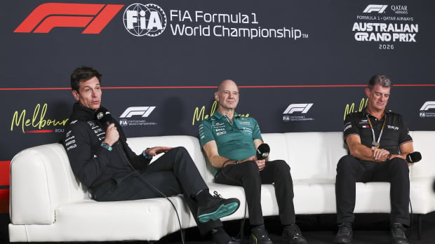 Adrian Newey, Toto Wolff and Graeme Lowdon speak during a 2026 F1 press conference — Photo: © IMAGO