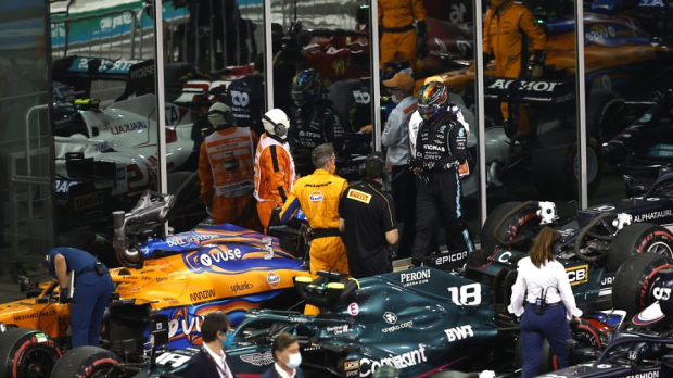 Teleurgestelde Hamilton zoekt de luwte op