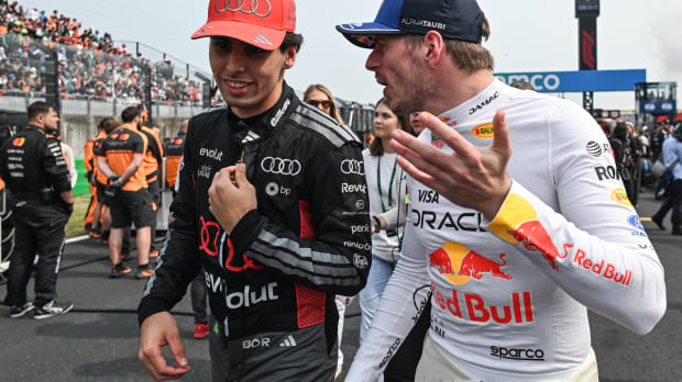 Bortoleto and Verstappen before the start at Suzuka — Foto: © IMAGO