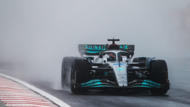 Russell in de regen tijdens VT3