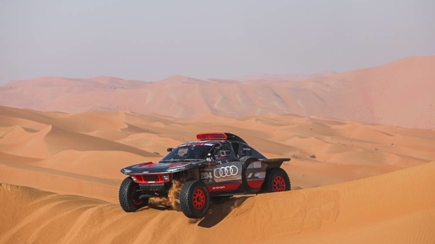 Sainz voorlopige leider in marathonetappe