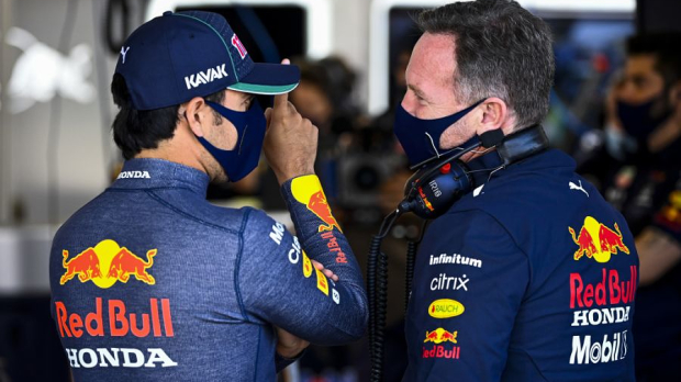 Sergio Pérez talking with Christian Horner