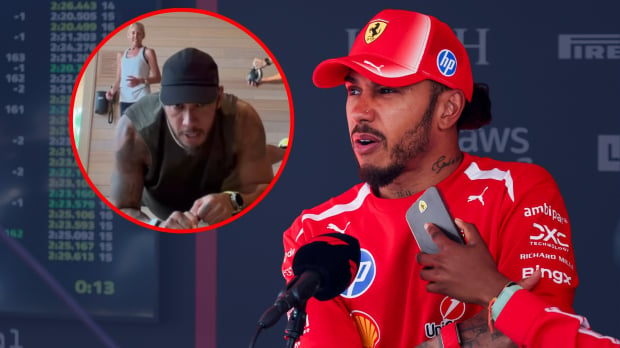 Lewis Hamilton is seen looking at an inset of him training — Photo: © IMAGO