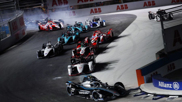 Nyck de Vries leads Pascal Werhlein