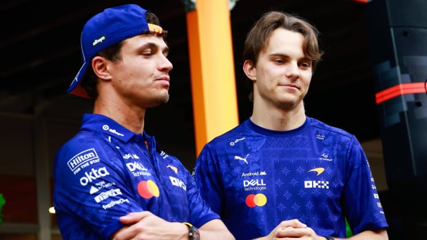 Lando Norris, Oscar Piastri, McLaren, Singapore, 2026 — Foto: © IMAGO