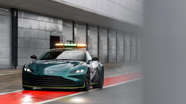 Aston Martin Safety Car on Silverstone Circuit — Foto: © LAT Images