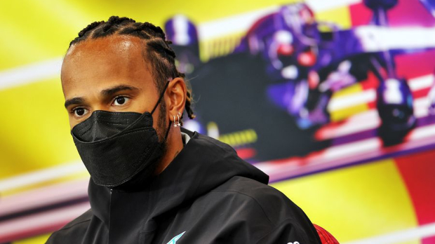 Hamilton op persconferentie van GP van België. — Foto: © LAT Images