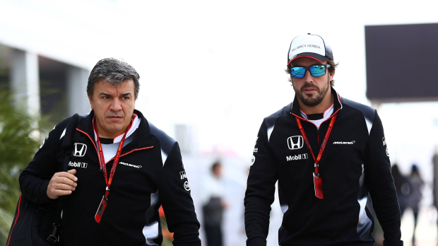 Fabrizio Borra and Fernando Alonso at McLaren in 2016