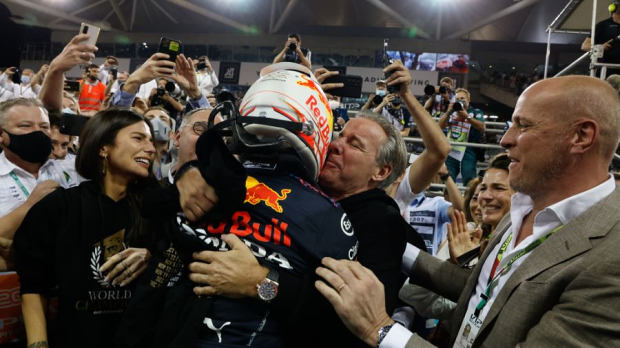 Kelly Piquet, Max Verstappen — Photo: © LAT Images