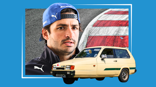 Carlos Sainz looks down on a Reliant Robin — Photo: © IMAGO