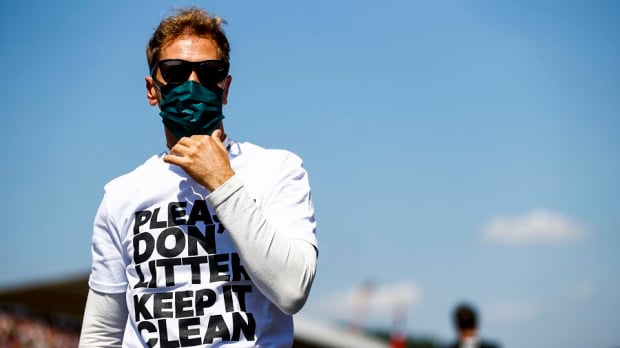 Sebastian Vettel wears t-shirt with message