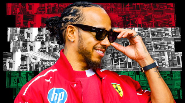 Hamilton in red Ferrari kit smiling, holding black sunglasses with red, white and green Hungarian flag — Foto: © IMAGO