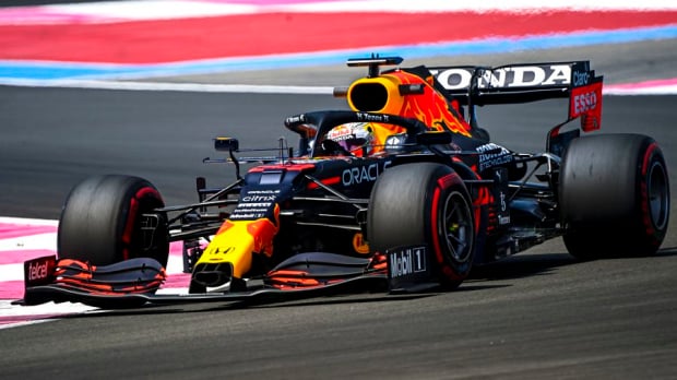 Max Verstappen in actie op Circuit Paul Ricard.