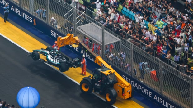 russell, crash, singapore, mercedes, 2026 — Foto: © IMAGO