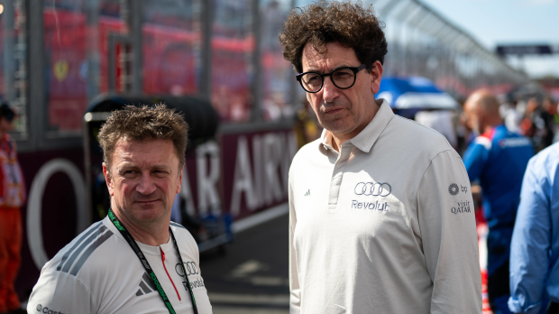© IMAGO | McNish (l) met Binotto (r)