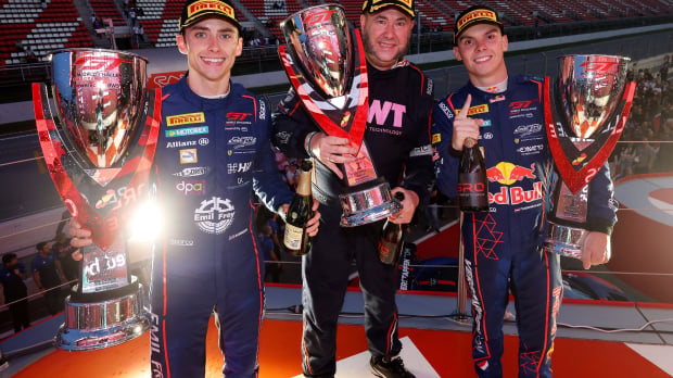 Green and Vermeulen win Race 2 at Barcelona-Catalunya — Foto: © SRO/JEP | Green (l) en Vermeulen (r) op het podium