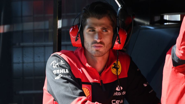 Giovinazzi in Ferrari pits op Zandvoort