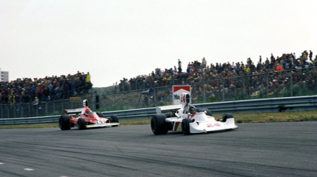 Hunt leidt Lauda op Zandvoort in 1975