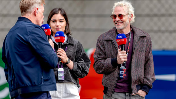 Jacques Villeneuve talking to Sky Sports — Photo: © IMAGO