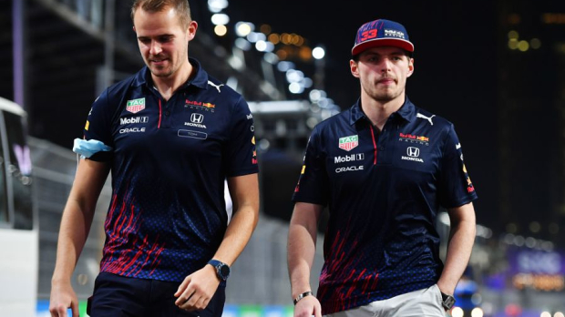 Max Verstappen and a Red Bull-engineer
