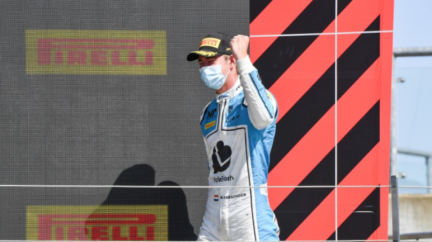 Richard Verschoor na zijn overwinning op Silverstone. 