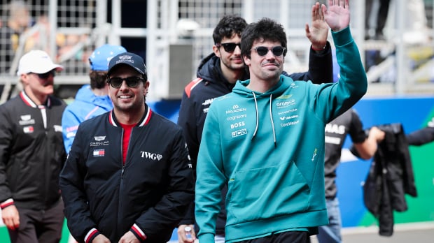 Lance Stroll and Sergio Perez smile and wave at the fans at the Chinese GP — Photo: © IMAGO