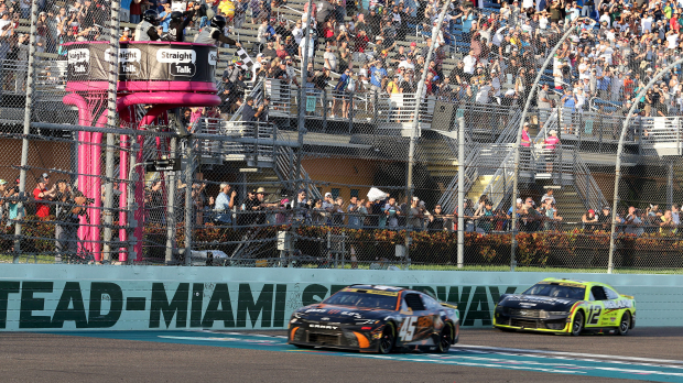An image of Tyler Reddick and Ryan Blaney racing at Homestead