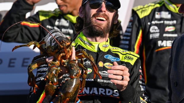 Ryan Blaney communes with the New Hampshire lobster
