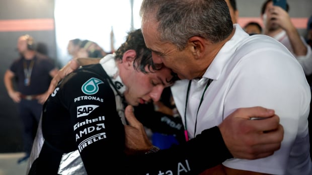 Kimi Antonelli, Marco Antonelli, Singapore, 2026 — Photo: © IMAGO