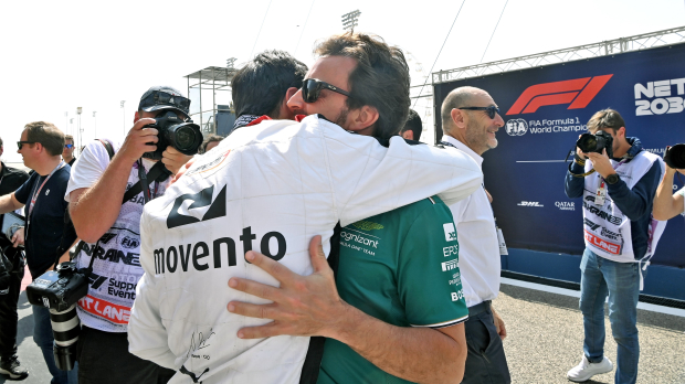 Fernando Alonso congratulares Pepe Marti after his F3 win in Bahrain