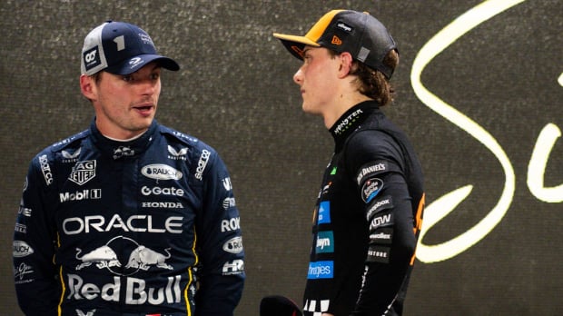 Max Verstappen, Oscar Piastri, Red Bull, McLaren, Singapore, 2025