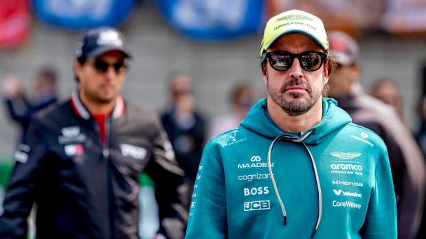 Fernando Alonso, Sergio Perez, Chinese GP, 2026 — Foto: © IMAGO