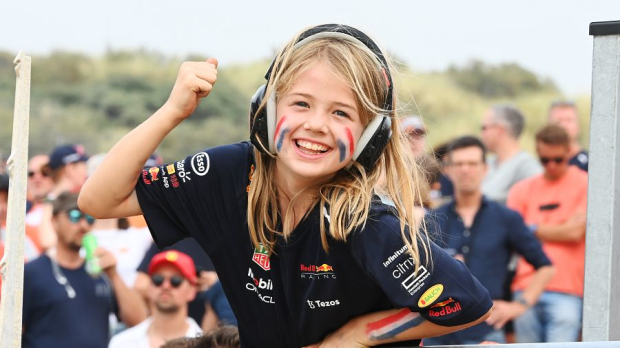 Red Bull-fan during the Dutch Grand Prix — Foto: © LAT Images
