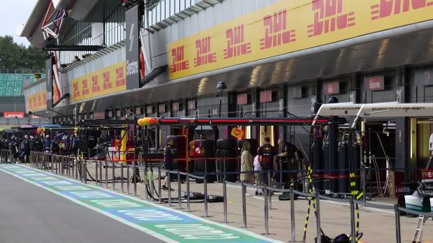 Silverstone, pit lane, 