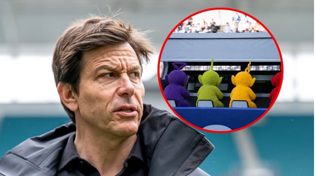 Toto Wolff is shown looking at Teletubbies on the pitwall — Photo: © IMAGO