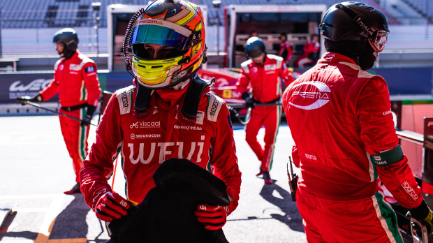 Viscaal in pits tijdens 6H Portimão