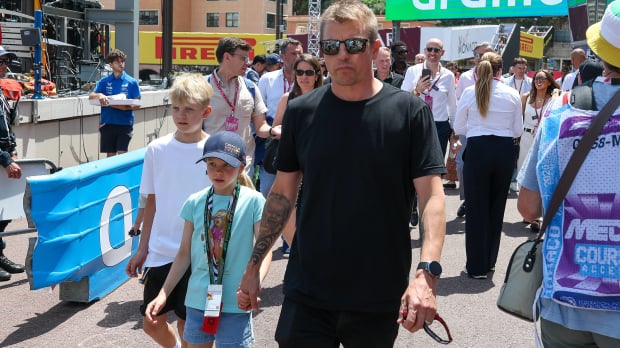 An image of F1 star Kimi Raikkonen with his children — Photo: © IMAGO