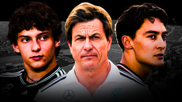 Toto Wolff, Kimi Antonelli and George Russell of Mercedes cast glum looks — Photo: © IMAGO