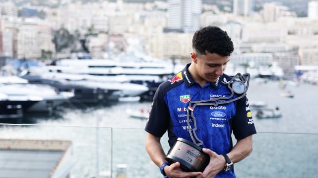 Hadjar with Monaco trophy — Foto: © Red Bull Content Pool